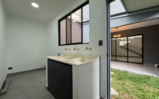 Casa para Estrenar, de 2 Plantas, Moderna y Llena de Luz Natural, en Condominio, Patalillo de Coronado COD 140331