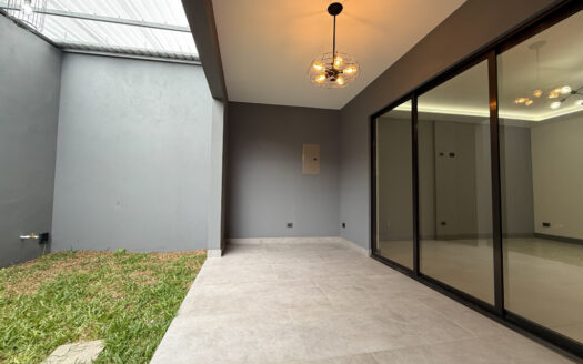 Casa para Estrenar, de 2 Plantas, Moderna y Llena de Luz Natural, en Condominio, Patalillo de Coronado COD 140331