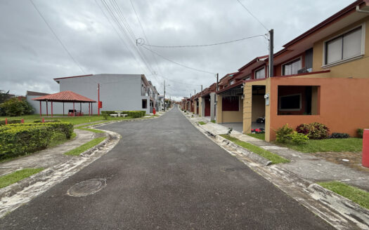 Casa para Estrenar, de 2 Plantas, Moderna y Llena de Luz Natural, en Condominio, Patalillo de Coronado COD 140331