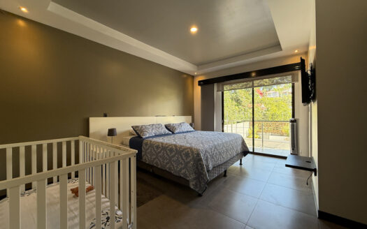 Hermosa Casa de 5 Habitaciones, con Acabados Modernos, Concepto Abierto y Patio con Zona Verde en Goicoechea COD 140285