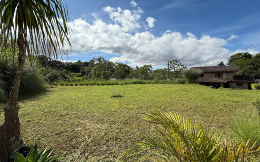 Venta de Lote Esquinero de 646 m2, en Condominio Rodeado de Naturaleza, Tranquilidad y Seguridad en Mata de Plátano, Goicoechea COD 140090