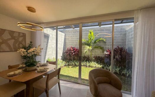 Casa en Venta en Santo Domingo de Heredia, con Amenidades y Financiamiento Total. Código 139980