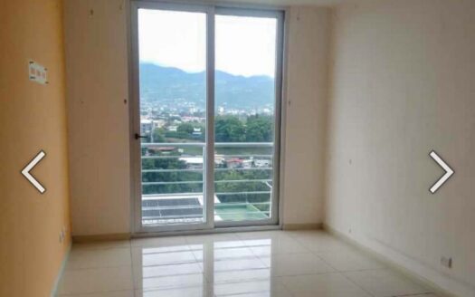 Remate Bancario!!! Apartamento en Torre con ascensor (2 hab, 2 baños, 2 parqueos) Ubicado en Lagunilla de Heredia. Cod. 140317