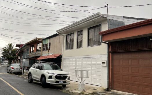 Casa en Venta en Santa Cecilia de San Francisco de Heredia, ideal para Inversión: Dos Viviendas Independientes en un mismo Lote. Código 139775