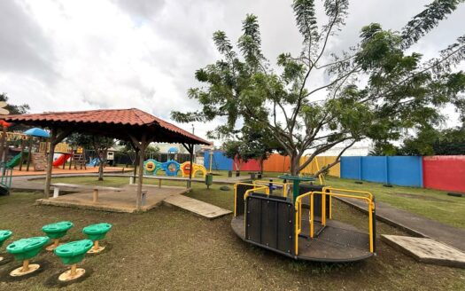 Casa en Venta en Santa Cecilia de San Francisco de Heredia, ideal para Inversión: Dos Viviendas Independientes en un mismo Lote. Código 139775