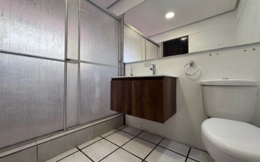 Tres Ríos: Amplia Casa en Alquiler con 3 Habitaciones a Solo Pasos de Calle Vieja. #141875