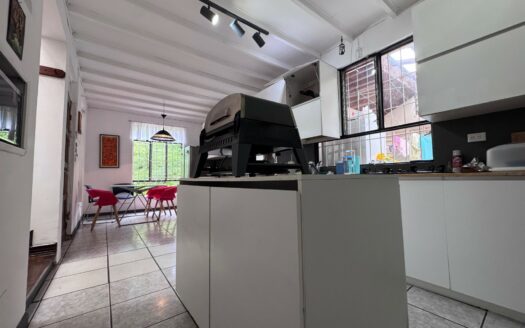 San Ramon: Hermosa Propiedad con Dos Casas en Calle Privada con Espectacular Vista con 2315 Metros de Terreno. #141340