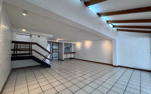 Tres Ríos: Amplia Casa en Alquiler con 3 Habitaciones a Solo Pasos de Calle Vieja. #141875