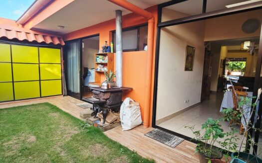 ¡PRECIO DE OPORTUNIDAD! Casa en Venta en Condominio Agua Clara con Dormitorio Principal en Planta Baja. COD. 141604