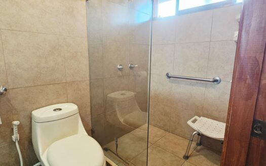¡PRECIO DE OPORTUNIDAD! Casa en Venta en Condominio Agua Clara con Dormitorio Principal en Planta Baja. COD. 141604
