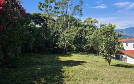 San Ramon: Hermosa Propiedad con Dos Casas en Calle Privada con Espectacular Vista con 2315 Metros de Terreno. #141340