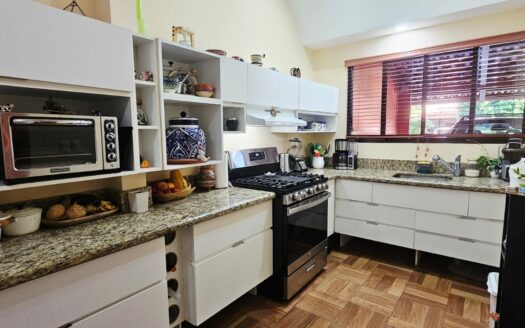 ¡PRECIO DE OPORTUNIDAD! Casa en Venta en Condominio Agua Clara con Dormitorio Principal en Planta Baja. COD. 141604