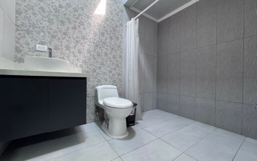 Tres Ríos: Casa de Una Planta en Residencial Privado con Extraordinaria Ubicación. #141391