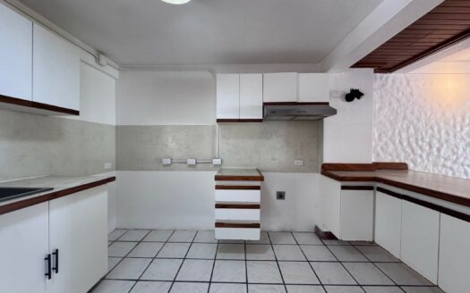 Tres Ríos: Amplia Casa en Alquiler con 3 Habitaciones a Solo Pasos de Calle Vieja. #141875