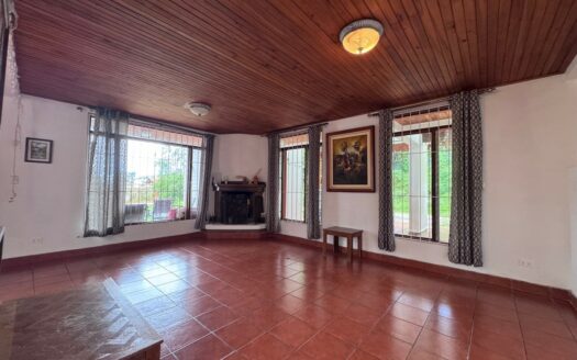 San Ramon: Hermosa Propiedad con Dos Casas en Calle Privada con Espectacular Vista con 2315 Metros de Terreno. #141340