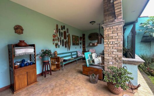 Casa en Venta en Santo Domingo con Amplios Espacios, Seguridad y Vista Panorámica. Código 141368