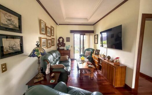 Casa en Venta en Santo Domingo con Amplios Espacios, Seguridad y Vista Panorámica. Código 141368