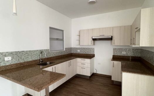 Casa Adjudicada en Venta en Mora, Condominio con Amplias Amenidades. Cod. 141309