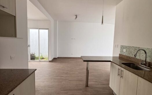 Casa Adjudicada en Venta en Mora, Condominio con Amplias Amenidades. Cod. 141309
