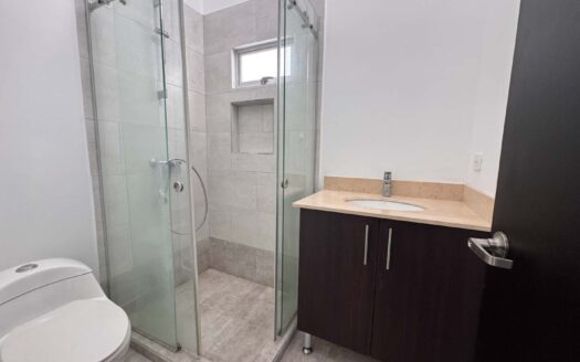 Casa Adjudicada en Venta en Mora, Condominio con Amplias Amenidades. Cod. 141309