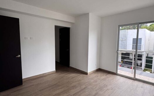 Casa Adjudicada en Venta en Mora, Condominio con Amplias Amenidades. Cod. 141309