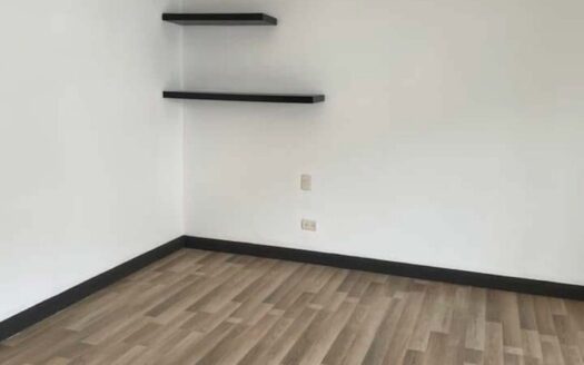 Casa en Venta en Santa Ana Centro con Cuatro Dormitorios y Cuarto de Servicio, en Condominio Exclusivo con Excelente Ubicación. Cod. 141286