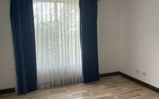 Casa en Venta en Santa Ana Centro con Cuatro Dormitorios y Cuarto de Servicio, en Condominio Exclusivo con Excelente Ubicación. Cod. 141286