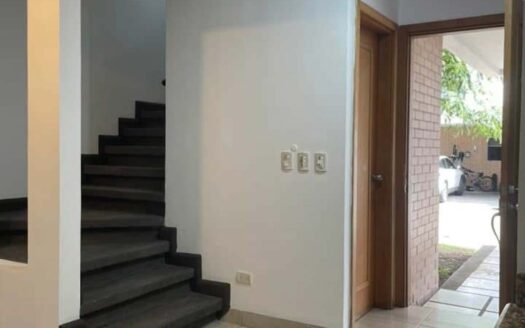 Casa en Venta en Santa Ana Centro con Cuatro Dormitorios y Cuarto de Servicio, en Condominio Exclusivo con Excelente Ubicación. Cod. 141286