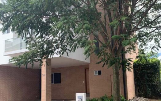 Casa en Venta en Santa Ana Centro con Cuatro Dormitorios y Cuarto de Servicio, en Condominio Exclusivo con Excelente Ubicación. Cod. 141286