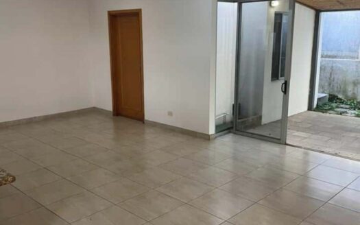 Casa en Venta en Santa Ana Centro con Cuatro Dormitorios y Cuarto de Servicio, en Condominio Exclusivo con Excelente Ubicación. Cod. 141286