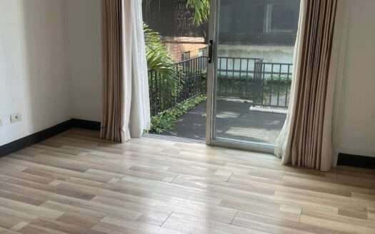 Casa en Venta en Santa Ana Centro con Cuatro Dormitorios y Cuarto de Servicio, en Condominio Exclusivo con Excelente Ubicación. Cod. 141286