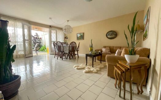 Casa en Venta en Sabanilla, Montes de Oca, con Amplia Iluminación y Vista cod.141261