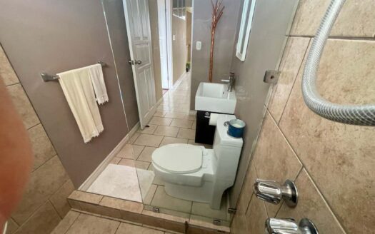 Casa en Venta en Sabanilla, Montes de Oca, con Amplia Iluminación y Vista cod.141261