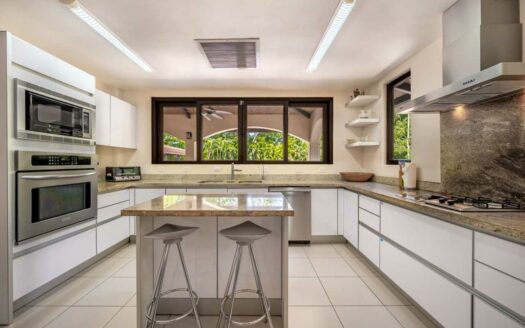 Luxury 6-Bdr Estate w Pool & Jacuzzi in Exclusive Hacienda Pinilla Community 🌿🏌️♂️