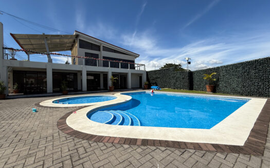 Remate Bancario!!! Oportunidad Casa de 2 Plantas en Condominio Seguro con Hermosas Amenidades en Moravia COD 141891