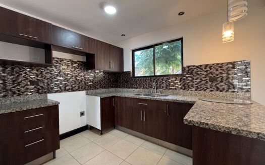 Remate Bancario!!! Oportunidad Casa de 2 Plantas en Condominio Seguro con Hermosas Amenidades en Moravia COD 141891