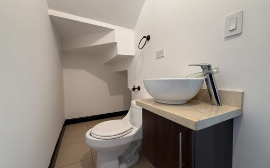 Remate Bancario!!! Oportunidad Casa de 2 Plantas en Condominio Seguro con Hermosas Amenidades en Moravia COD 141891