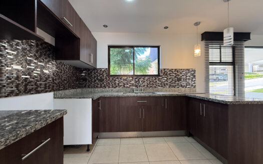 Remate Bancario!!! Oportunidad Casa de 2 Plantas en Condominio Seguro con Hermosas Amenidades en Moravia COD 141891