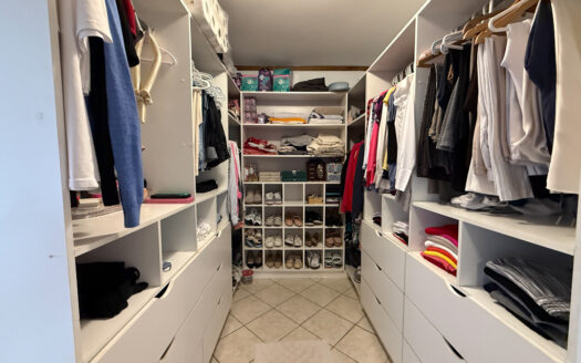 Hermosa Casa con Vista Espectacular, en Condominio muy Exclusivo y Seguro en Mata de Plátano, Goicoechea COD 141652