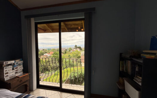 Hermosa Casa con Vista Espectacular, en Condominio muy Exclusivo y Seguro en Mata de Plátano, Goicoechea COD 141652