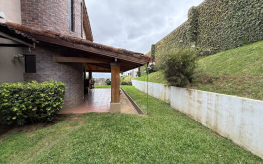 Hermosa Casa con Vista Espectacular, en Condominio muy Exclusivo y Seguro en Mata de Plátano, Goicoechea COD 141652