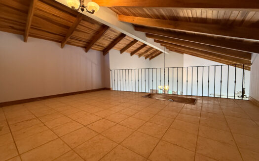 Hermosa Casa con Vista Espectacular, en Condominio muy Exclusivo y Seguro en Mata de Plátano, Goicoechea COD 141652