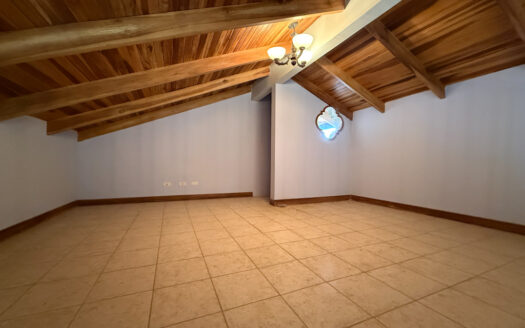 Hermosa Casa con Vista Espectacular, en Condominio muy Exclusivo y Seguro en Mata de Plátano, Goicoechea COD 141652