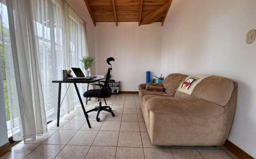 Hermosa Casa con Vista Espectacular, en Condominio muy Exclusivo y Seguro en Mata de Plátano, Goicoechea COD 141652