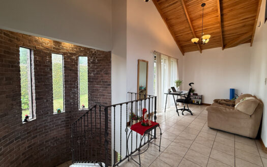 Hermosa Casa con Vista Espectacular, en Condominio muy Exclusivo y Seguro en Mata de Plátano, Goicoechea COD 141652