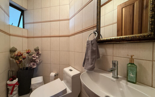 Hermosa Casa con Vista Espectacular, en Condominio muy Exclusivo y Seguro en Mata de Plátano, Goicoechea COD 141652