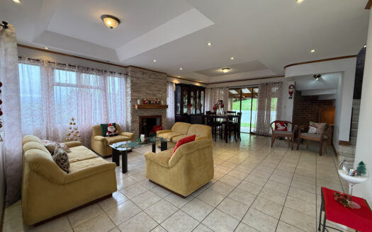 Hermosa Casa con Vista Espectacular, en Condominio muy Exclusivo y Seguro en Mata de Plátano, Goicoechea COD 141652