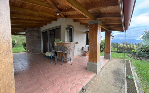 Hermosa Casa con Vista Espectacular, en Condominio muy Exclusivo y Seguro en Mata de Plátano, Goicoechea COD 141652