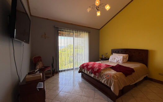 Hermosa Casa con Vista Espectacular, en Condominio muy Exclusivo y Seguro en Mata de Plátano, Goicoechea COD 141652