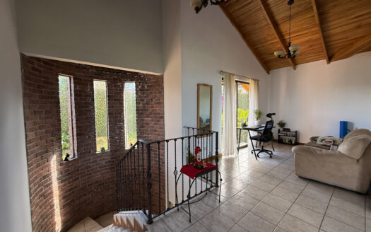 Hermosa Casa con Vista Espectacular, en Condominio muy Exclusivo y Seguro en Mata de Plátano, Goicoechea COD 141652